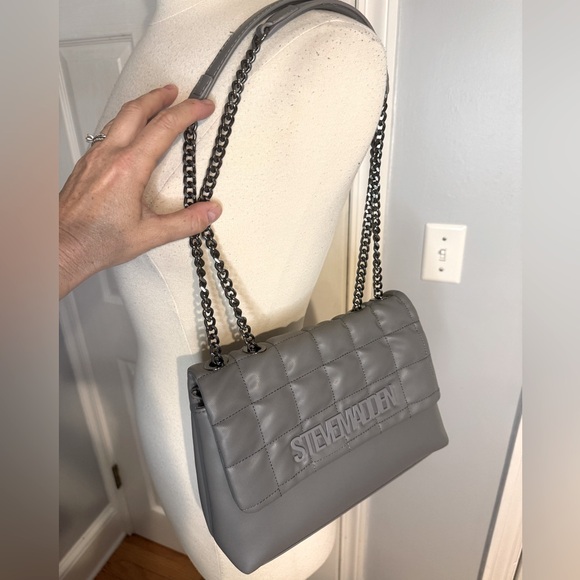 Steve Madden Gray Crossbody Bag with Minimalist Design - Picture 5 of 6